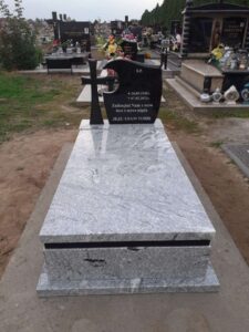 Nagrobek - Usługi kamieniarskie firmy Bawoł Stubno i Miękisz stary