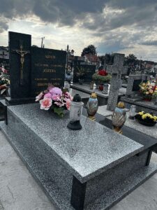 Nagrobek - Usługi kamieniarskie firmy Bawoł Stubno i Miękisz stary nr.21