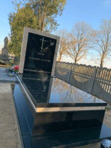 Nagrobek - Usługi kamieniarskie firmy Bawoł Stubno i Miękisz stary nr.5