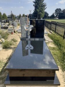 Nagrobek - Usługi kamieniarskie firmy Bawoł Stubno i Miękisz stary nr.2